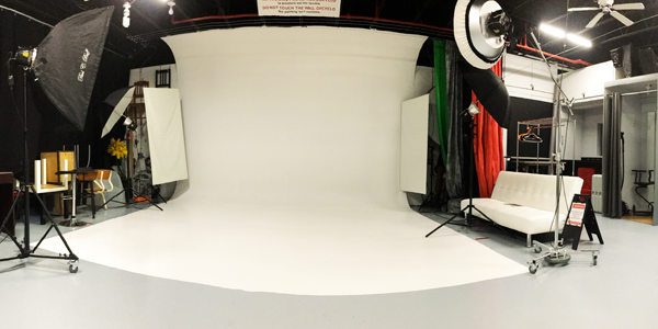 Photo studio rental Montreal for passionate or professional photographers - Stusio Acces - StudioAccess.ca